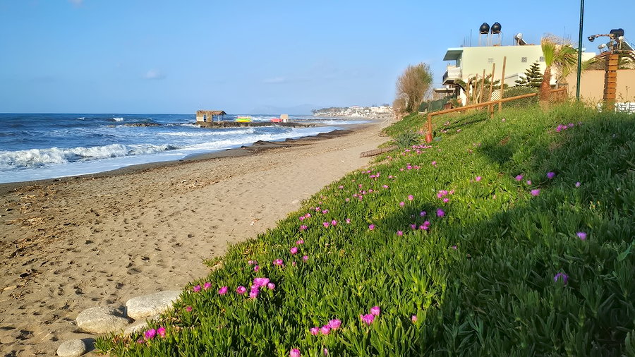 Пляж Агия Марина весной. 19 апреля 2019