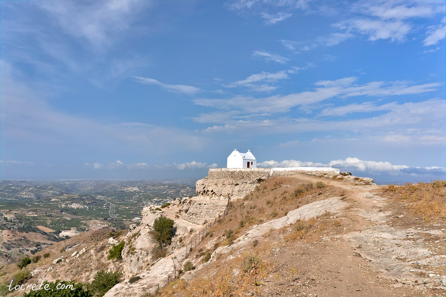 Церковь Святого Пантелеймона (Агиос Пантелеймонас) в Приньяс, центральный Крит